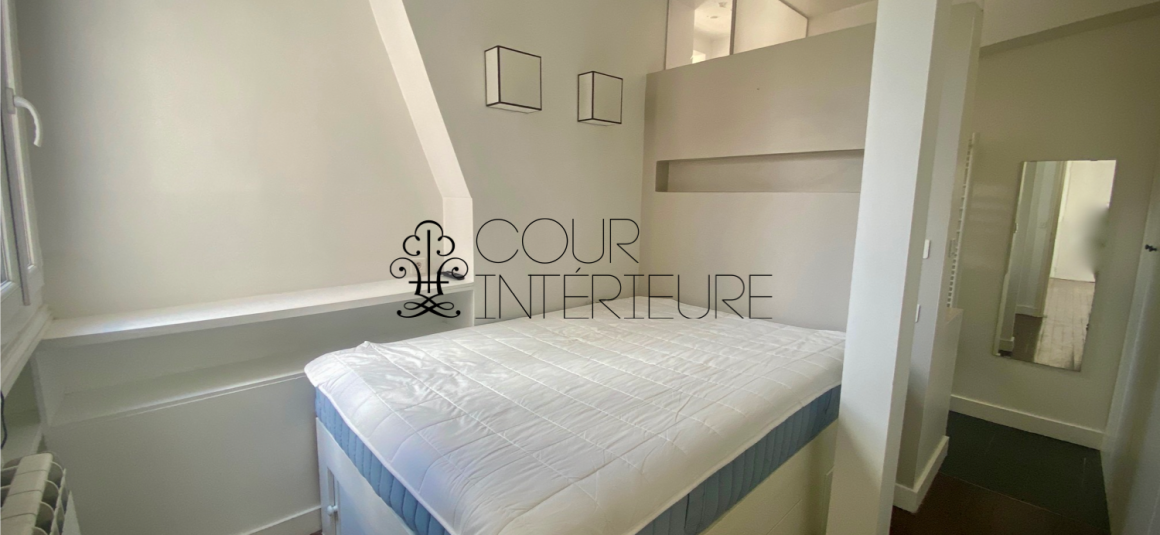 MEUBLÉ – 1 chambre – PARIS 17ème – 46 m2 Haut Batignolles – Métro : Guy Moquet – 5ème étage avec ascenseur – Loyer charges comprises : 1.700 euros