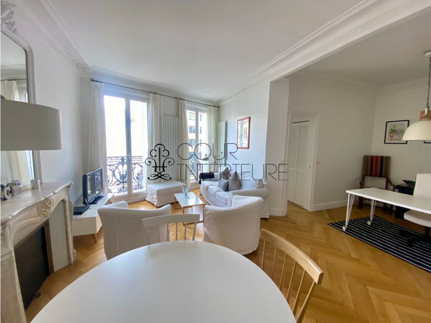 2 chambres + 1 bureau – 86 m2 – Paris 8ème (limite 17ème) – Ternes / rue Saint Honoré – 3ème étage avec ascenseur – Loyer charges comprises : 3.200 euros