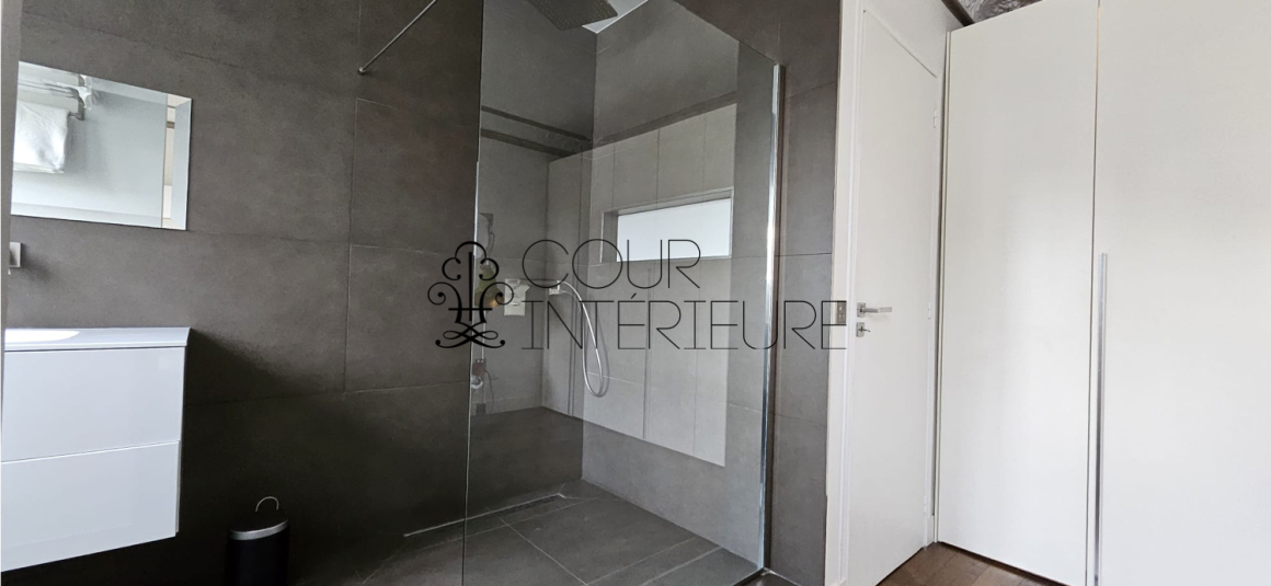 MEUBLÉ – 2 chambres – 96 m2 – Paris 8ème (limite 17ème) – VILLIERS – Rue Constantinople – Quartier Villiers / rue de Levis – 4ème étage ascenseur – Loyer charges comprises : 3.650 euros