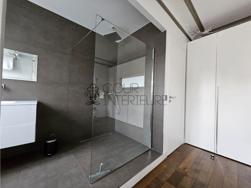 MEUBLÉ – 2 chambres – 96 m2 – Paris 8ème (limite 17ème) – VILLIERS – Rue Constantinople – Quartier Villiers / rue de Levis – 4ème étage ascenseur – Loyer charges comprises : 3.650 euros