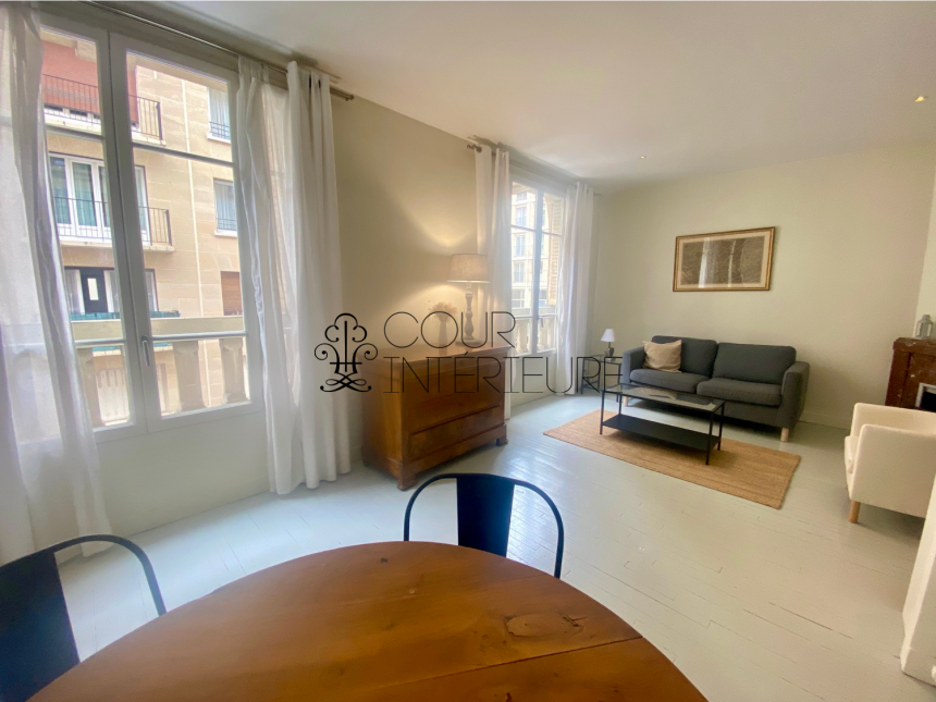 MEUBLÉ – 2 chambres – 68 m2 – Paris 17ème – Rue Roger Bacon / angle Guersant – 1er étage ascenseur – Loyer charges comprises : 2.350 €