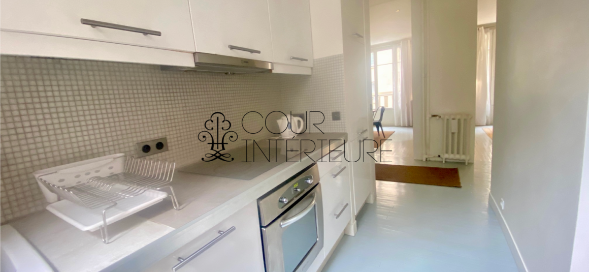 MEUBLÉ – 2 chambres – 68 m2 – Paris 17ème – Rue Roger Bacon / angle Guersant – 1er étage ascenseur – Loyer charges comprises : 2.700 €