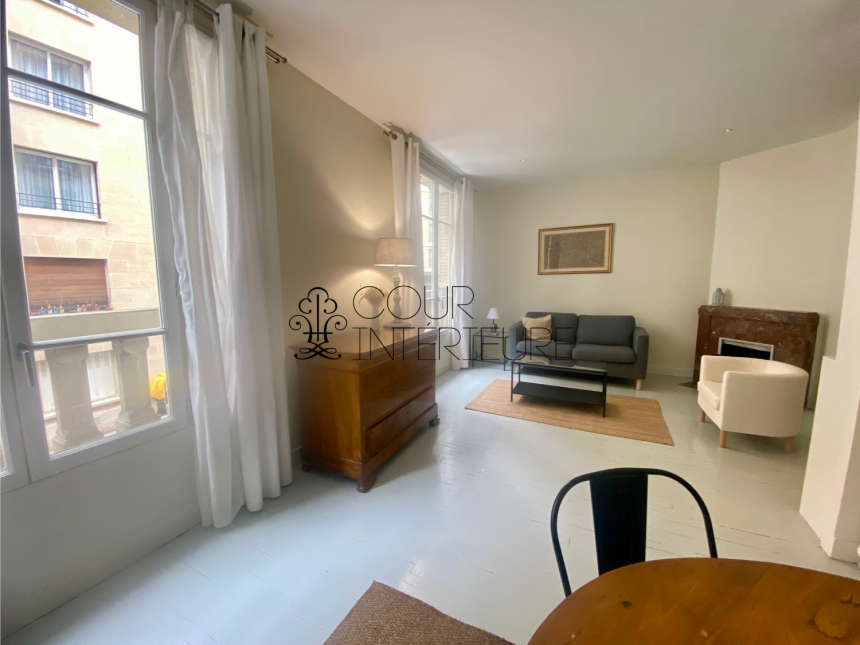 MEUBLÉ – 2 chambres – 68 m2 – Paris 17ème – Rue Roger Bacon / angle Guersant – 1er étage ascenseur – Loyer charges comprises : 2.350 €