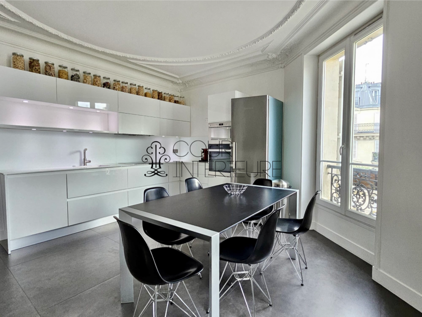 MEUBLÉ – 2 chambres – 96 m2 – Paris 8ème (limite 17ème) – VILLIERS – Rue Constantinople – Quartier Villiers / rue de Levis – 4ème étage ascenseur – Loyer charges comprises : 3.650 euros