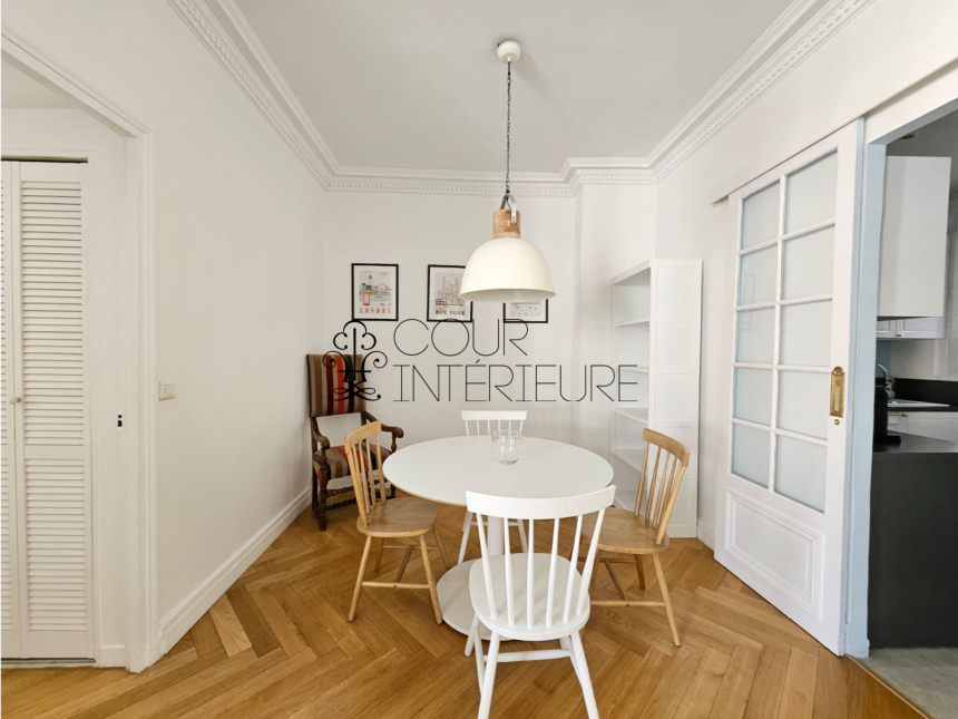 2 chambres + 1 bureau – 86 m2 – Paris 8ème (limite 17ème) – Ternes / rue Saint Honoré – 3ème étage avec ascenseur – Loyer charges comprises : 3.200 euros