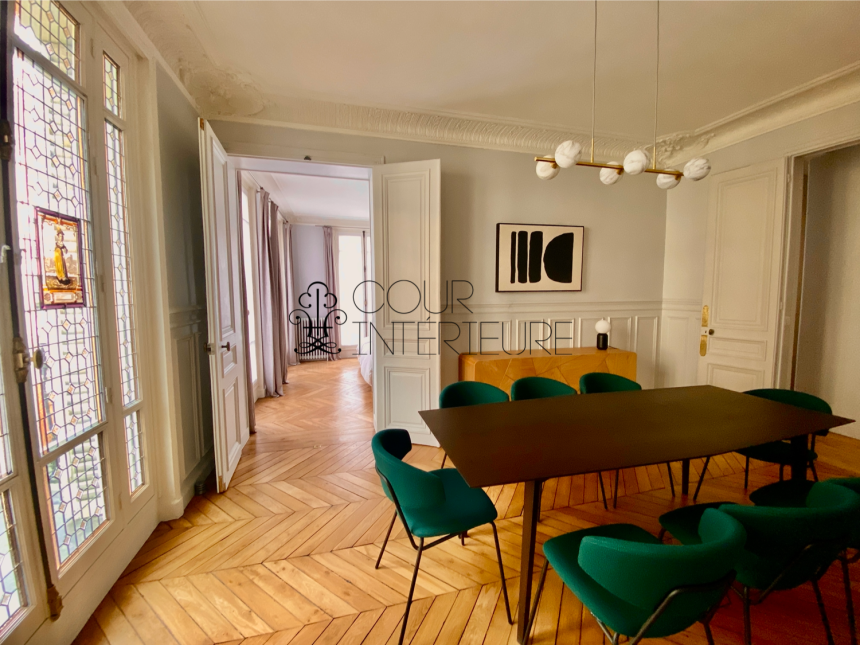 MEUBLÉ – 3 chambres – Paris 9ème – 126 m2 avec balcon filant –  Trudaine / Maubeuge – 2ème étage avec ascenseur –  Loyer charges comprises : 4.300 euros