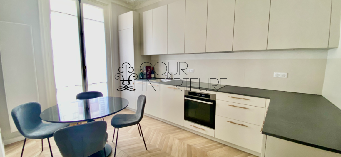 MEUBLÉ – 3 chambres – Paris 9ème – 126 m2 avec balcon filant –  Trudaine / Maubeuge – 2ème étage avec ascenseur –  Loyer charges comprises : 4.300 euros