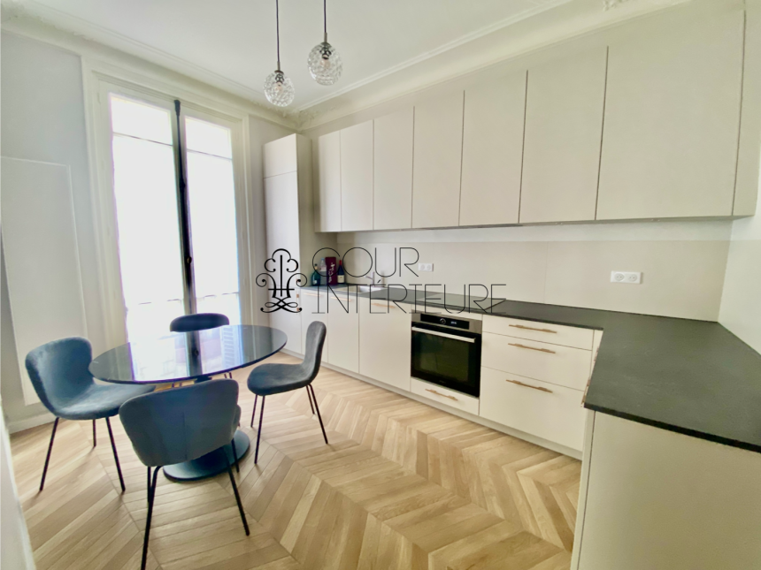 MEUBLÉ – 3 chambres – Paris 9ème – 126 m2 avec balcon filant –  Trudaine / Maubeuge – 2ème étage avec ascenseur –  Loyer charges comprises : 4.300 euros