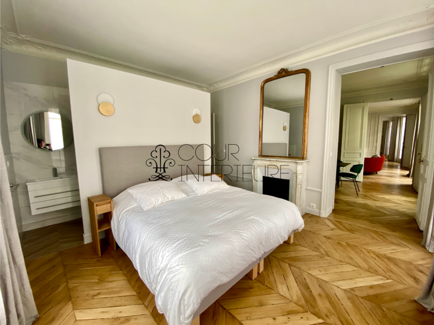 MEUBLÉ – 3 chambres – Paris 9ème – 126 m2 avec balcon filant –  Trudaine / Maubeuge – 2ème étage avec ascenseur –  Loyer charges comprises : 4.300 euros