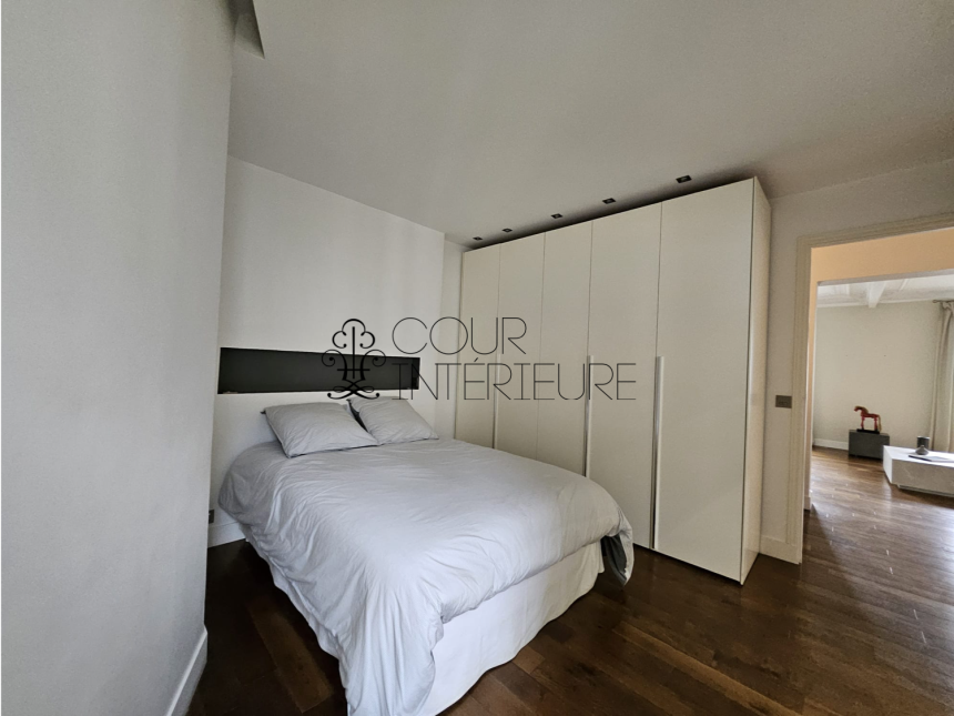 MEUBLÉ – 2 chambres – 96 m2 – Paris 8ème (limite 17ème) – VILLIERS – Rue Constantinople – Quartier Villiers / rue de Levis – 4ème étage ascenseur – Loyer charges comprises : 3.650 euros