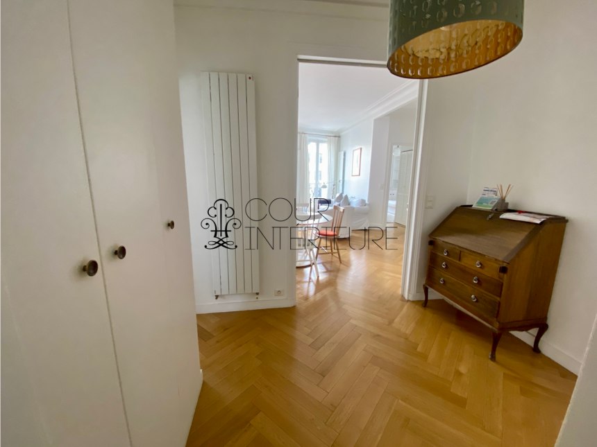 2 chambres + 1 bureau – 86 m2 – Paris 8ème (limite 17ème) – Ternes / rue Saint Honoré – 3ème étage avec ascenseur – Loyer charges comprises : 3.200 euros