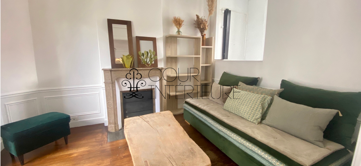 MEUBLÉ – 1 chambre – PARIS 17ème – 46 m2 Haut Batignolles – Métro : Guy Moquet – 5ème étage avec ascenseur – Loyer charges comprises : 1.700 euros