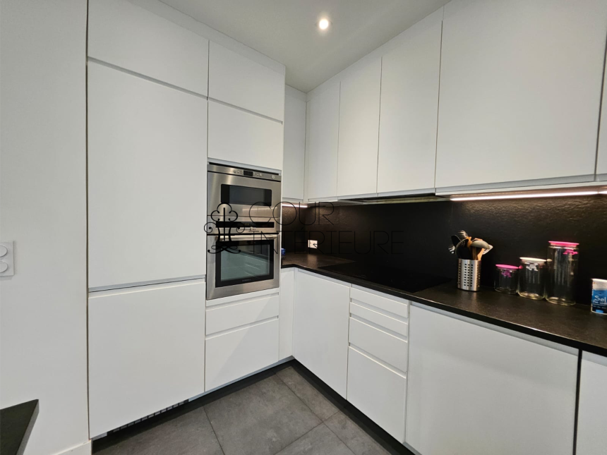 MEUBLÉ – 3 chambres – Paris 17ème –  Wagram – 120 m2 – 4ème étage avec ascenseur – Loyer charges comprises : 4.490 € charges comprises (chauf. inclus)