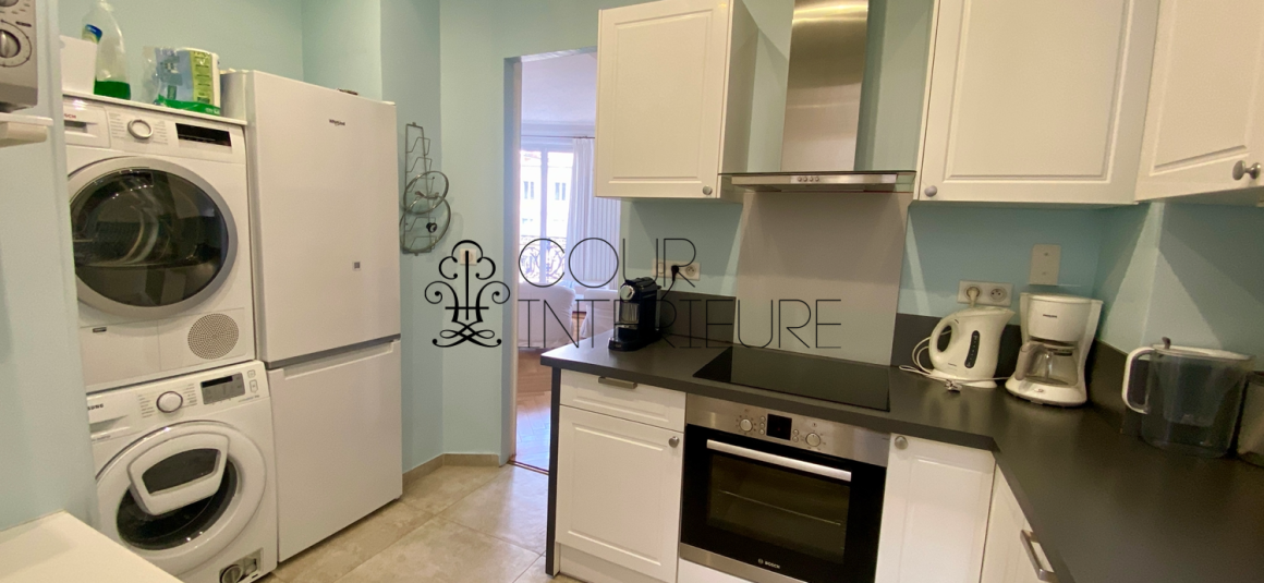 MEUBLÉ – chambres + 1 bureau – 86 m2 – Paris 8ème (limite 17ème) – Ternes / rue Saint Honoré – 3ème étage avec ascenseur – Loyer charges comprises : 3.200 euros