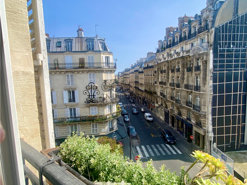 MEUBLÉ – 2 chambres – 96 m2 – Paris 8ème (limite 17ème) – VILLIERS – Rue Constantinople – Quartier Villiers / rue de Levis – 4ème étage ascenseur – Loyer charges comprises : 3.650 euros