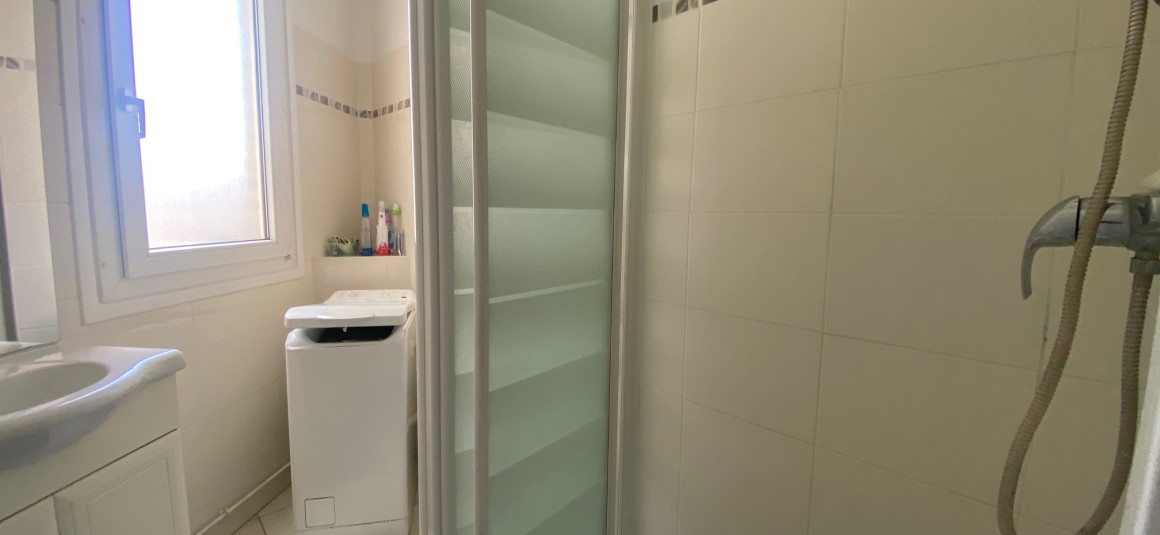 IMG_6809 MEUBLÉ – Double séjour + 1 chambre – 62 m2 – Paris 18ème – Rue Lapeyrère – Jules Joffrin – 6ème étage ascenseur – Loyer charges comprises : 2.100 €