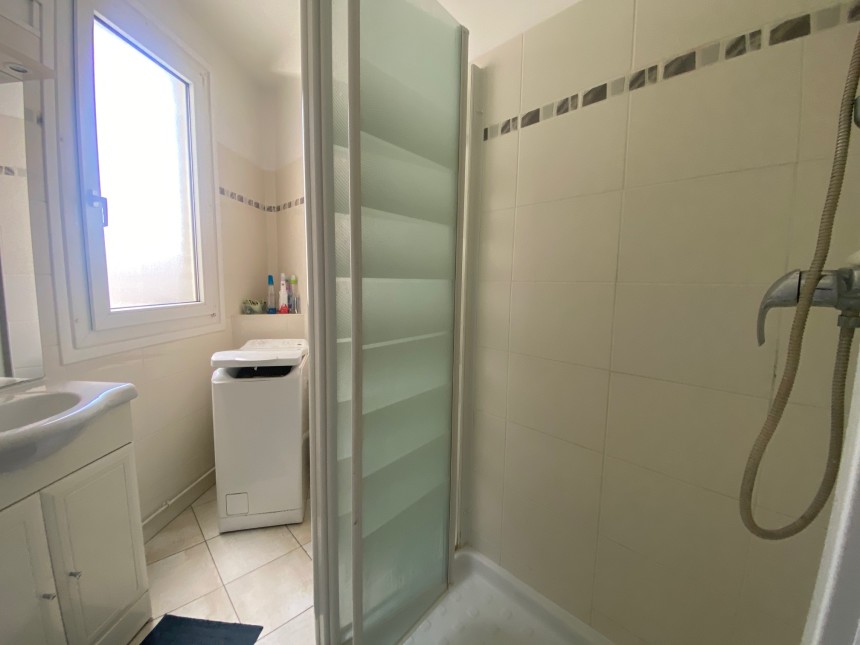 MEUBLÉ –  Double séjour + 1 chambre – 62 m2 – Paris 18ème – Rue Lapeyrère – Jules Joffrin – 6ème étage ascenseur – Loyer charges comprises  : 2.100 €