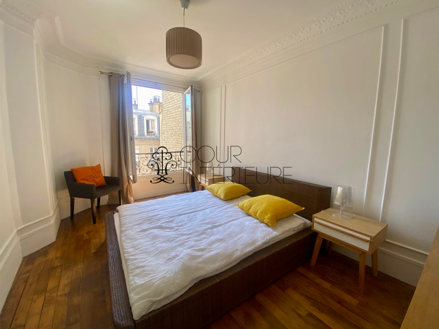 MEUBLÉ –  Double séjour + 1 chambre – 62 m2 – Paris 18ème – Rue Lapeyrère – Jules Joffrin – 6ème étage ascenseur – Loyer charges comprises  : 2.100 €