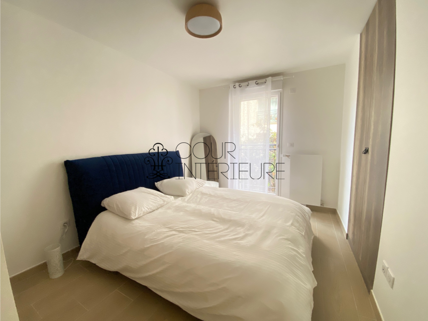 MEUBLÉ – 1 chambre – 45 m2 – Centre PUTEAUX (92) – Immeuble NEUF – 1ère LOCATION – 45 m2 + balcon + parking – 1er étage ascenseur – Loyer charges comprises : 1.550 euros