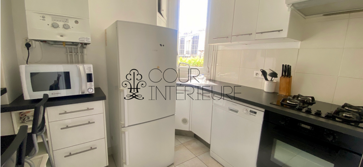 Sans titre25 MEUBLÉ – Double séjour + 1 chambre – 62 m2 – Paris 18ème – Rue Lapeyrère – Jules Joffrin – 6ème étage ascenseur – Loyer charges comprises : 2.100 €