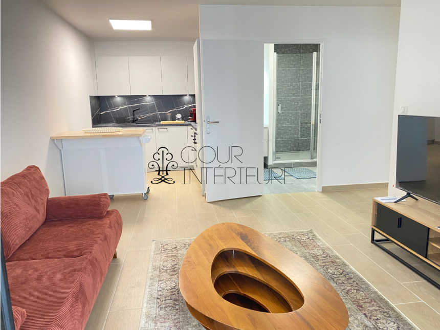 MEUBLÉ – 1 chambre – 45 m2 – Centre PUTEAUX (92) – Immeuble NEUF – 1ère LOCATION – 45 m2 + balcon + parking – 1er étage ascenseur – Loyer charges comprises : 1.550 euros