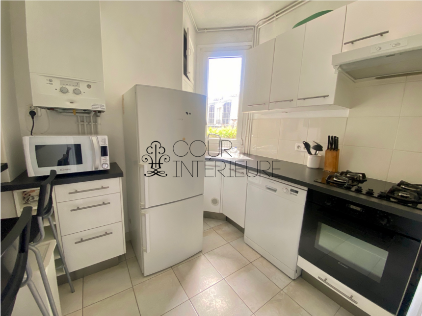 MEUBLÉ –  Double séjour + 1 chambre – 62 m2 – Paris 18ème – Rue Lapeyrère – Jules Joffrin – 6ème étage ascenseur – Loyer charges comprises  : 2.100 €