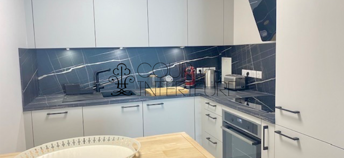 MEUBLÉ – 1 chambre – 45 m2 – Centre PUTEAUX (92) – Immeuble NEUF – 1ère LOCATION – 45 m2 + balcon + parking – 1er étage ascenseur – Loyer charges comprises : 1.550 euros