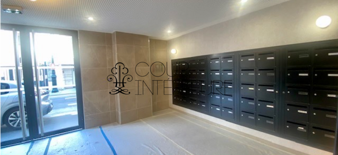 MEUBLÉ – 1 chambre – 45 m2 – Centre PUTEAUX (92) – Immeuble NEUF – 1ère LOCATION – 45 m2 + balcon + parking – 1er étage ascenseur – Loyer charges comprises : 1.550 euros