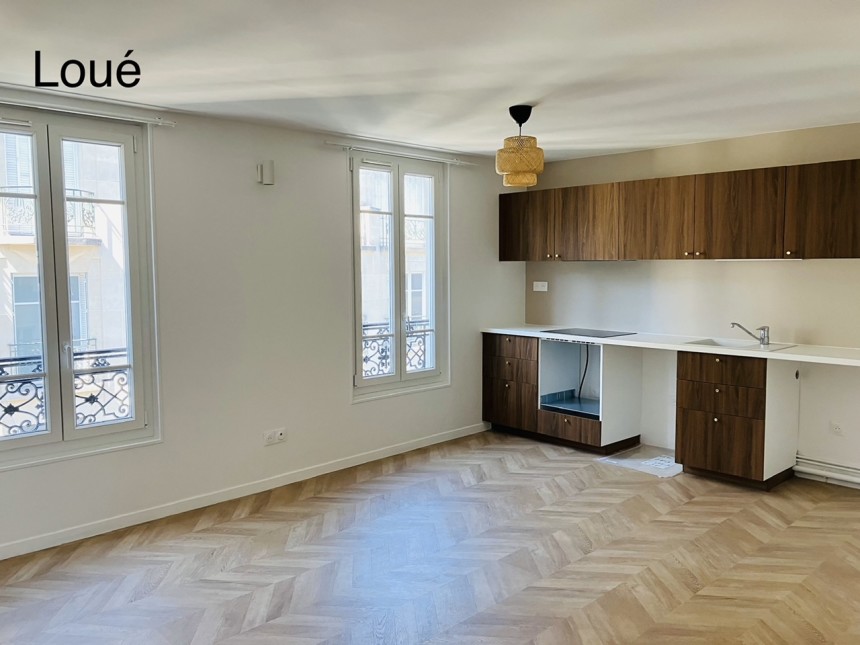 VIDE – 2 chambres – 50 m2 – Paris 6ème – Rue Vavin – 5ème et dernier étage avec ascenseur – Parking en sous-sol – Loyer charges comprises : 2.512 euros (chauffage /eau chaude collectifs)