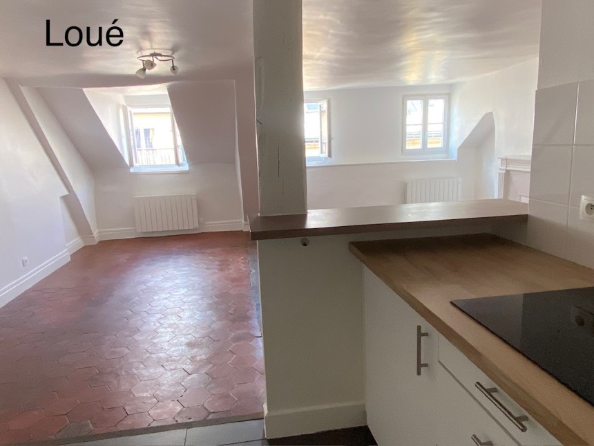 VIDE – 1 chambre – Paris 9ème – Trinité / Havre Caumartin – Rue Joubert – 51 m2 – 5ème et dernier étage ascenseur – Loyer charges comprises  : 1.595,00 euros