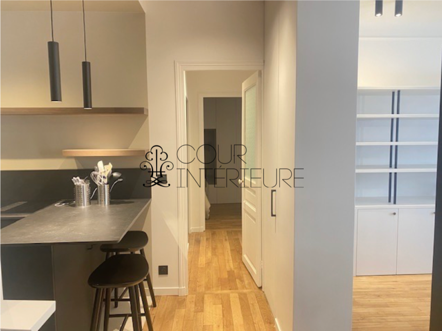 MEUBLÉ – 2 chambres – 75 m2 – Paris 9ème – Rue Mansart – 1er étage avec ascenseur – Loyer charges comprises : 3.000 euros (chauffage collectif)