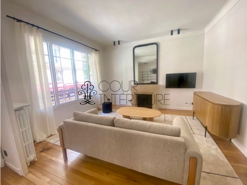 MEUBLÉ – 2 chambres – 75 m2 – Paris 9ème – Rue Mansart – 1er étage avec ascenseur – Loyer charges comprises : 3.000 euros (chauffage collectif)