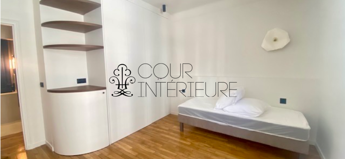 MEUBLÉ – 2 chambres – 75 m2 – Paris 9ème – Rue Mansart – 1er étage avec ascenseur – Loyer charges comprises : 3.000 euros (chauffage collectif)