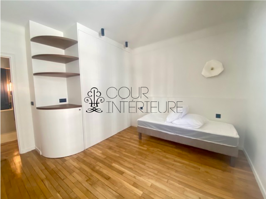 MEUBLÉ – 2 chambres – 75 m2 – Paris 9ème – Rue Mansart – 1er étage avec ascenseur – Loyer charges comprises : 3.000 euros (chauffage collectif)