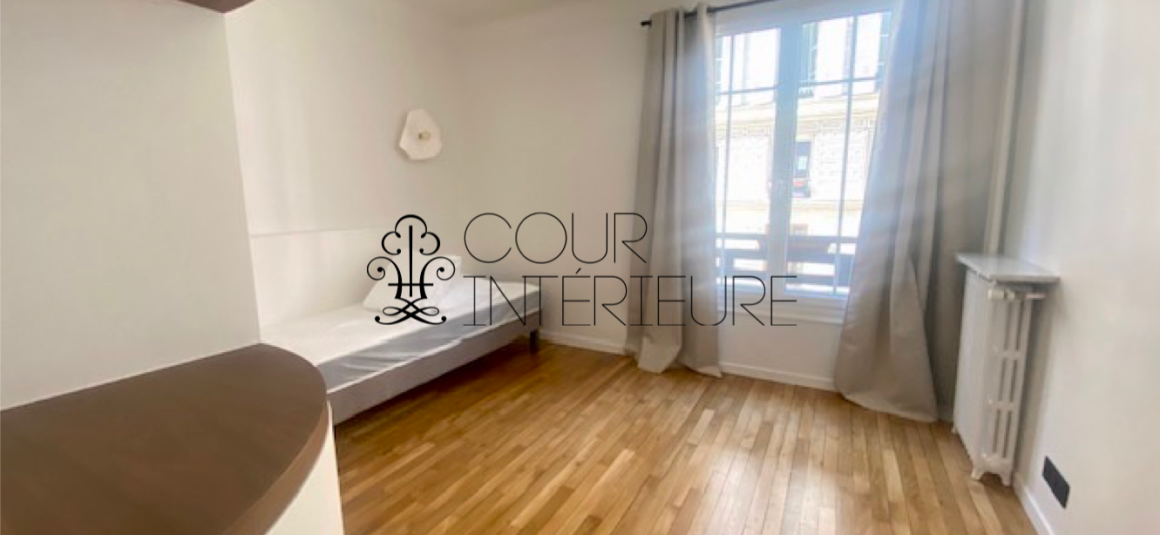 MEUBLÉ – 2 chambres – 75 m2 – Paris 9ème – Rue Mansart – 1er étage avec ascenseur – Loyer charges comprises : 3.000 euros (chauffage collectif)