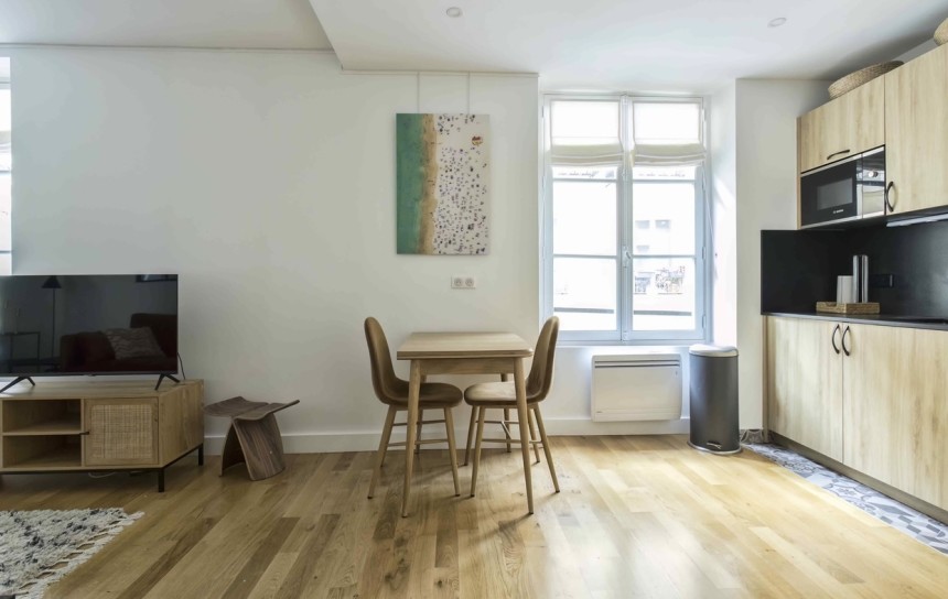 MEUBLÉ – 1 chambre – Paris 3ème – Marais – Coeur du Marais – Rue Arquebusiers – 31 m2 – 3ème étage sans ascenseur – Loyer charges comprises : 1.750 euros