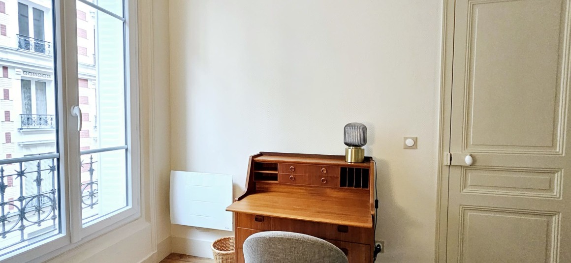 MEUBLÉ – 1 chambre – 32 m2 – Paris 14ème – Rue Louis Morard – 2ème étage sans ascenseur – Loyer charges comprises : 1.300 euros