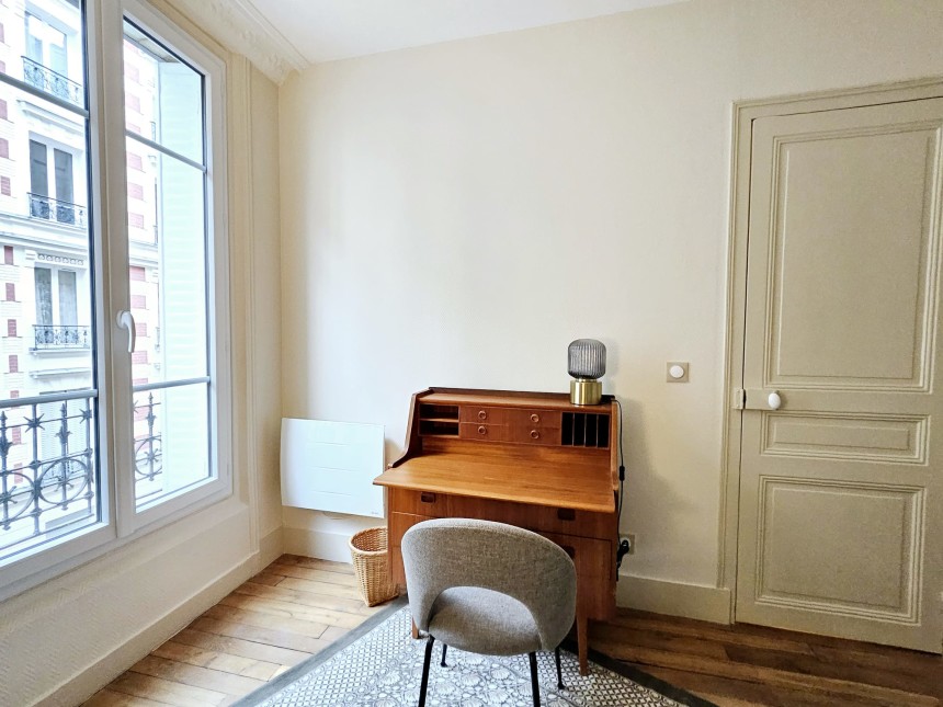 MEUBLÉ – 1 chambre – 32 m2 – Paris 14ème – Rue Louis Morard – 2ème étage sans ascenseur – Loyer charges comprises : 1.300 euros