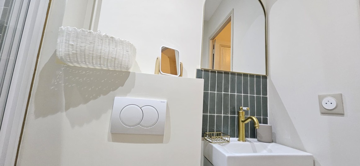 MEUBLÉ – 1 chambre – 32 m2 – Paris 14ème – Rue Louis Morard – 2ème étage sans ascenseur – Loyer charges comprises : 1.300 euros