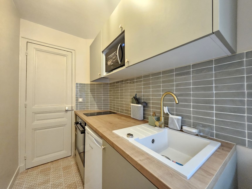 MEUBLÉ – 1 chambre – 32 m2 – Paris 14ème – Rue Louis Morard – 2ème étage sans ascenseur – Loyer charges comprises : 1.300 euros