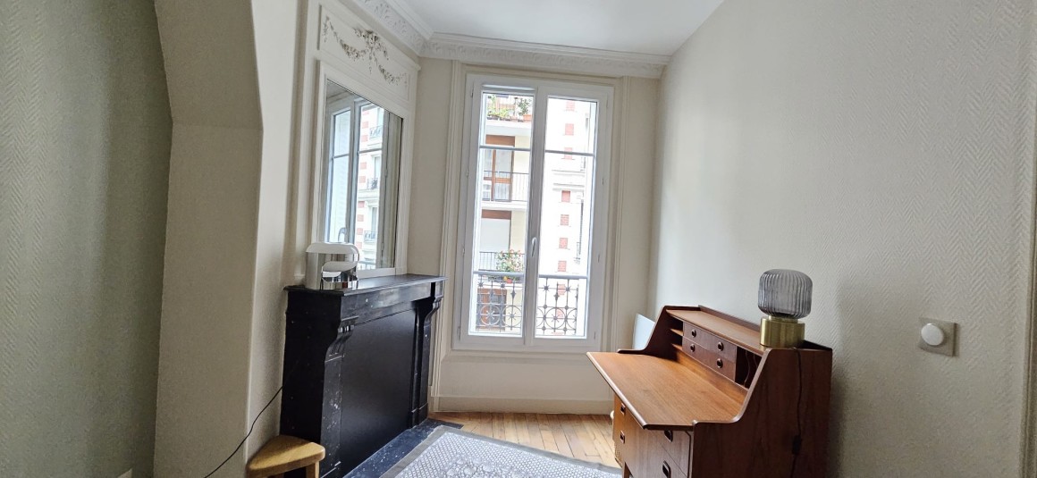 MEUBLÉ – 1 chambre – 32 m2 – Paris 14ème – Rue Louis Morard – 2ème étage sans ascenseur – Loyer charges comprises : 1.300 euros