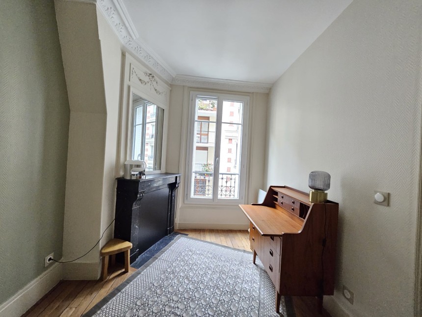 MEUBLÉ – 1 chambre – 32 m2 – Paris 14ème – Rue Louis Morard – 2ème étage sans ascenseur – Loyer charges comprises : 1.300 euros