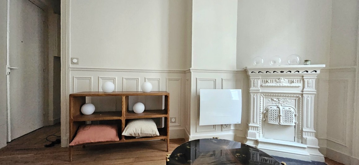 MEUBLÉ – 1 chambre – 32 m2 – Paris 14ème – Rue Louis Morard – 2ème étage sans ascenseur – Loyer charges comprises : 1.300 euros