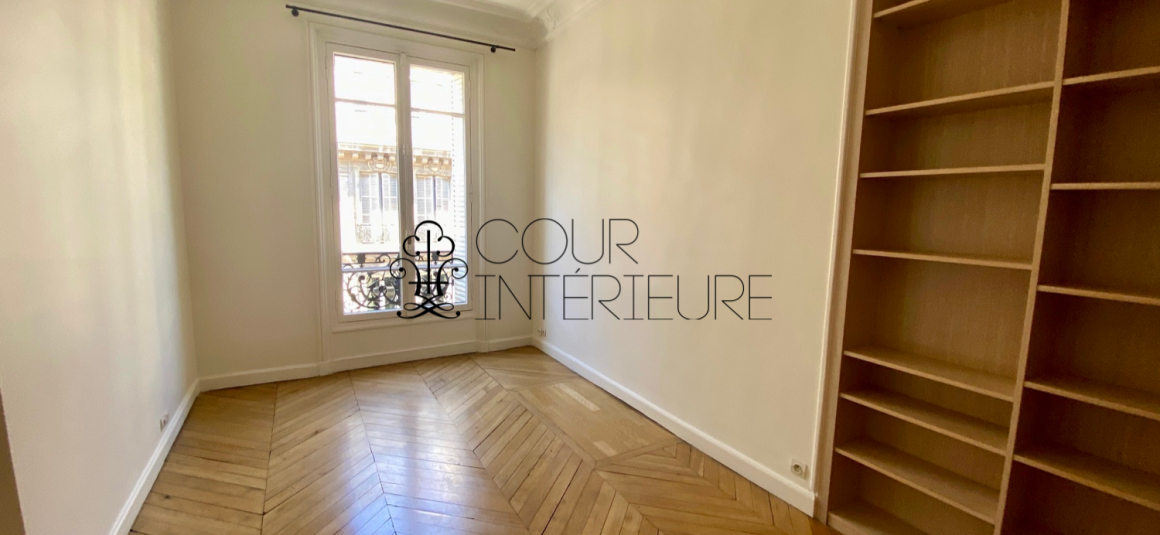 VIDE – 3 chambres – 151 m2 – Proche Monceau / Ternes – Paris 8ème (limite Paris 17ème) – 4ème étage avec ascenseur – Loyer charges comprises : 4.555 €