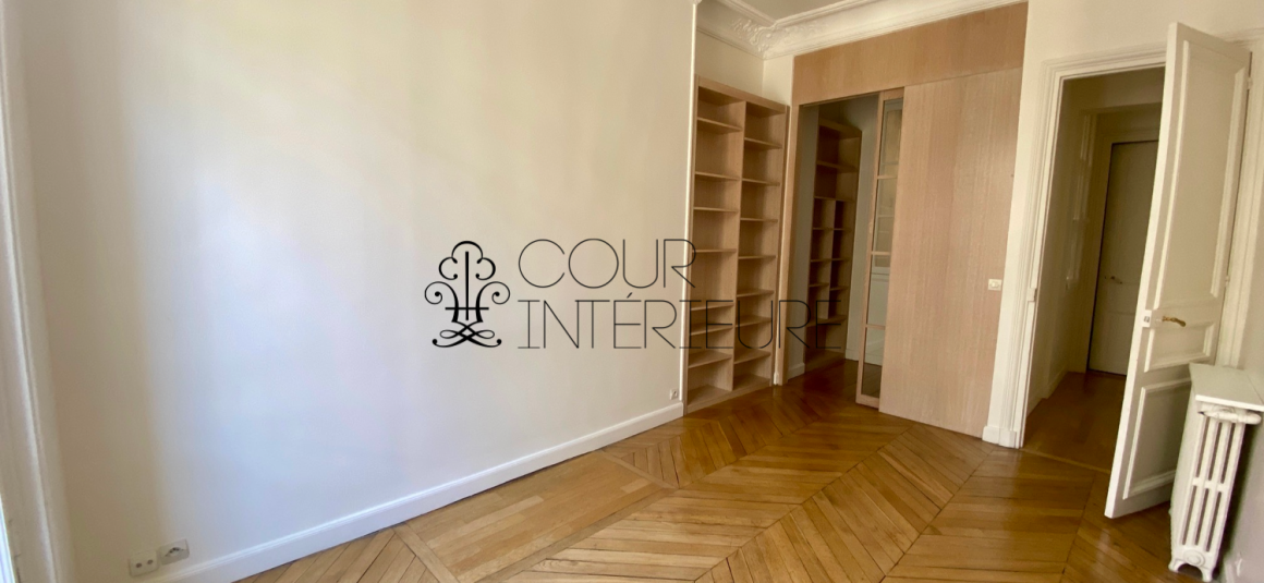VIDE – 3 chambres – 151 m2 – Proche Monceau / Ternes – Paris 8ème (limite Paris 17ème) – 4ème étage avec ascenseur – Loyer charges comprises : 4.555 €