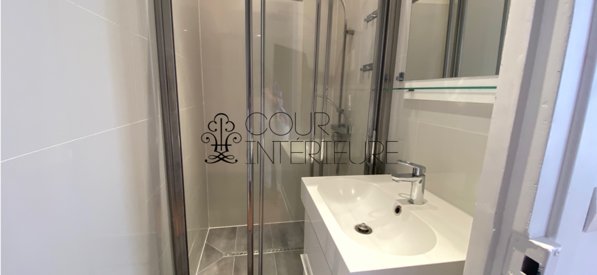 VIDE – 3 chambres – 151 m2 – Proche Monceau / Ternes – Paris 8ème (limite Paris 17ème) – 4ème étage avec ascenseur – Loyer charges comprises : 4.555 €