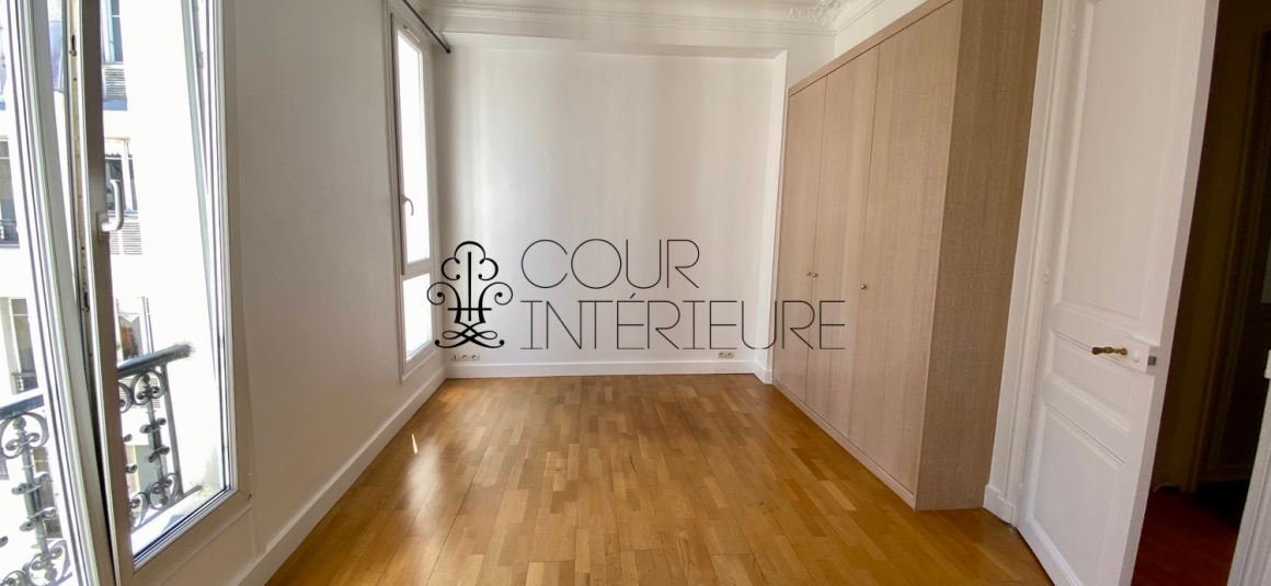 VIDE – 3 chambres – 151 m2 – Proche Monceau / Ternes – Paris 8ème (limite Paris 17ème) – 4ème étage avec ascenseur – Loyer charges comprises : 4.555 €