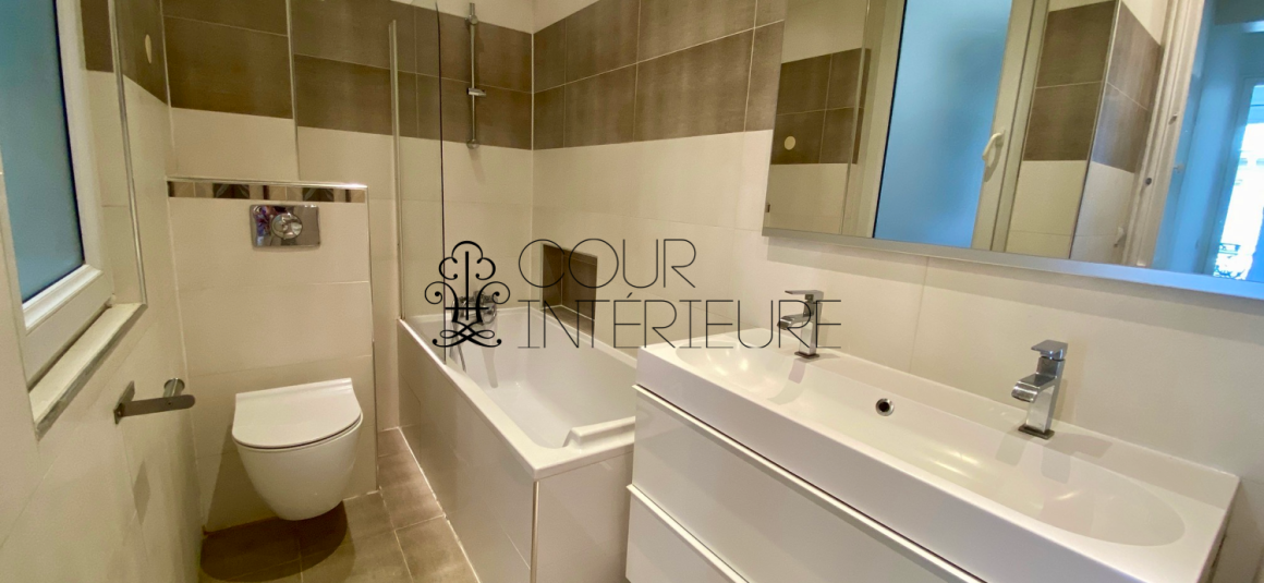 VIDE – 3 chambres – 151 m2 – Proche Monceau / Ternes – Paris 8ème (limite Paris 17ème) – 4ème étage avec ascenseur – Loyer charges comprises : 4.555 €