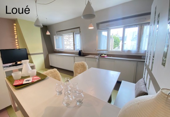 MEUBLÉ – Studio avec coin chambre (lit double) – 23 m2 – Paris 8ème (limite 17ème) – Rue Miromesnil – 3ème et dernier étage sans ascenseur – Loyer charges comprises : 1.000 euros