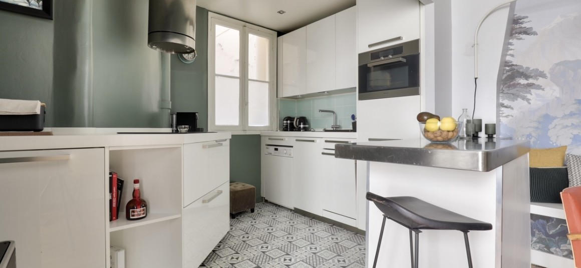 MEUBLÉ – 1 chambre – Paris 16ème – 50 m2 – Rue Duret – 1er étage ascenseur – Loyer charges comprises : 2.000 euros